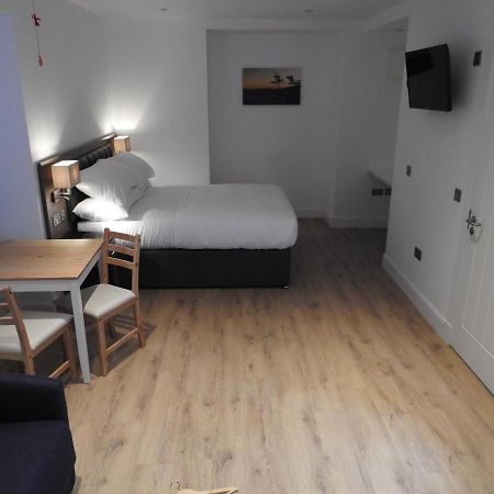 House Of Juniper - Luxury Accessible Apartment Broadford  Esterno foto